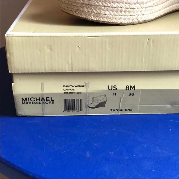 ***NWT***Michael Kors Wedged heels - Picture 3 of 3